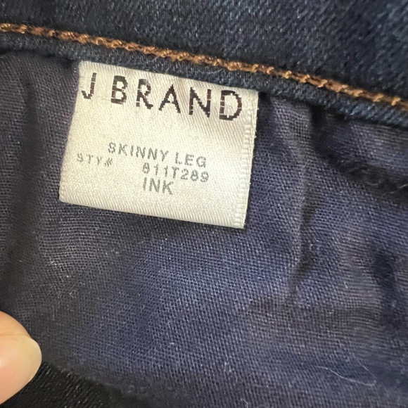 J Brand Super Dark Wash Skinny Jeans With Brown Stitching Size 26 - Picture 4 of 5